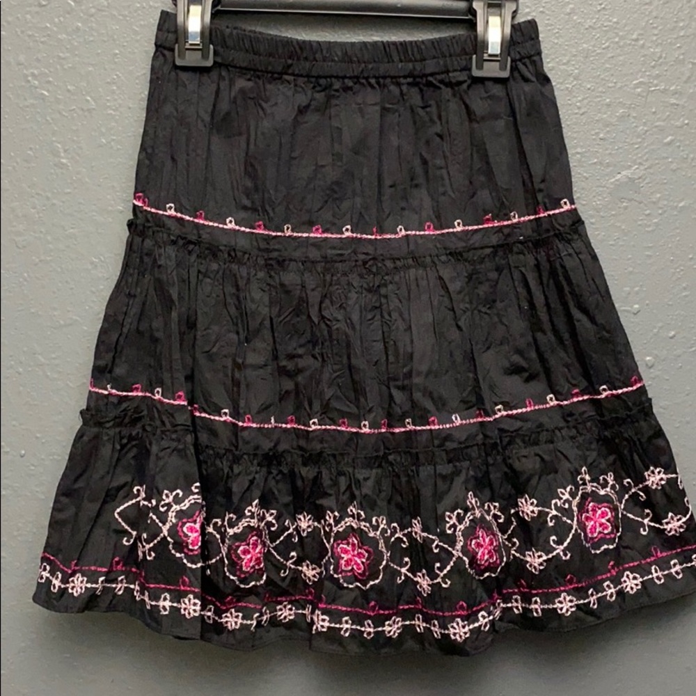 PATTERN BLACK SKIRT